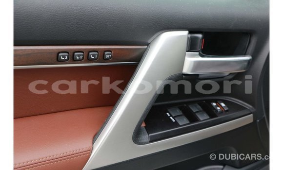 Buy Import Toyota Land Cruiser White Car in Import - Dubai in Great Comore Buy Import Toyota Land Cruiser White Car in Import - Dubai in Great Comore