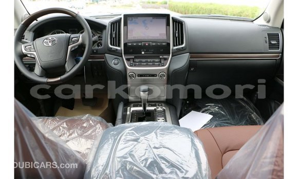 Buy Import Toyota Land Cruiser White Car in Import - Dubai in Great Comore Buy Import Toyota Land Cruiser White Car in Import - Dubai in Great Comore
