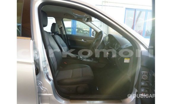 Acheter Import Voiture Mercedes-Benz 200 Autre à Import - Dubai, Grande Comore Acheter Import Voiture Mercedes-Benz 200 Autre à Import - Dubai, Grande Comore