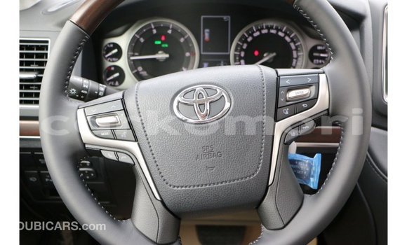 Buy Import Toyota Land Cruiser White Car in Import - Dubai in Great Comore Buy Import Toyota Land Cruiser White Car in Import - Dubai in Great Comore