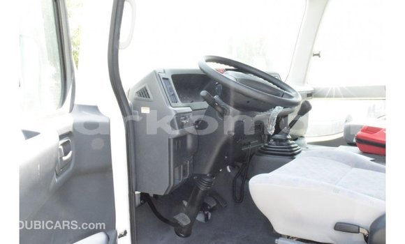 Acheter Import Voiture Toyota Coaster Blanc à Import - Dubai, Grande Comore Acheter Import Voiture Toyota Coaster Blanc à Import - Dubai, Grande Comore