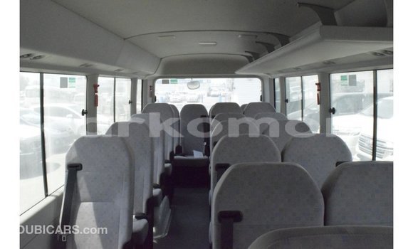 Acheter Import Voiture Toyota Coaster Blanc à Import - Dubai, Grande Comore Acheter Import Voiture Toyota Coaster Blanc à Import - Dubai, Grande Comore