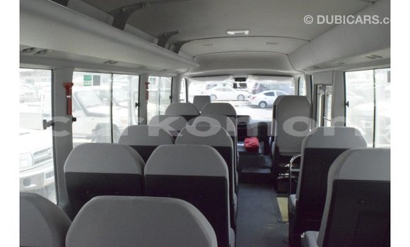 Acheter Import Voiture Toyota Coaster Blanc à Import - Dubai, Grande Comore Acheter Import Voiture Toyota Coaster Blanc à Import - Dubai, Grande Comore