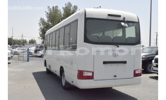 Acheter Import Voiture Toyota Coaster Blanc à Import - Dubai, Grande Comore Acheter Import Voiture Toyota Coaster Blanc à Import - Dubai, Grande Comore