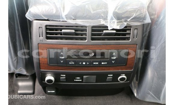 Buy Import Toyota Land Cruiser White Car in Import - Dubai in Great Comore Buy Import Toyota Land Cruiser White Car in Import - Dubai in Great Comore