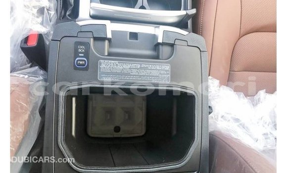 Acheter Import Voiture Toyota Land Cruiser Noir à Import - Dubai, Grande Comore Acheter Import Voiture Toyota Land Cruiser Noir à Import - Dubai, Grande Comore