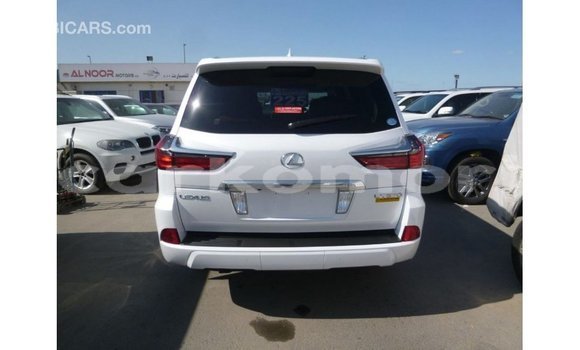 Acheter Import Voiture Lexus LX Blanc à Import - Dubai, Grande Comore Acheter Import Voiture Lexus LX Blanc à Import - Dubai, Grande Comore