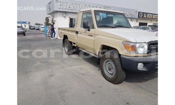Buy Import Toyota Land Cruiser Beige Car in Import - Dubai in Great Comore Buy Import Toyota Land Cruiser Beige Car in Import - Dubai in Great Comore
