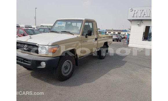 Buy Import Toyota Land Cruiser Beige Car in Import - Dubai in Great Comore Buy Import Toyota Land Cruiser Beige Car in Import - Dubai in Great Comore