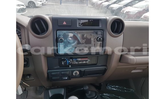 Buy Import Toyota Land Cruiser Beige Car in Import - Dubai in Great Comore Buy Import Toyota Land Cruiser Beige Car in Import - Dubai in Great Comore