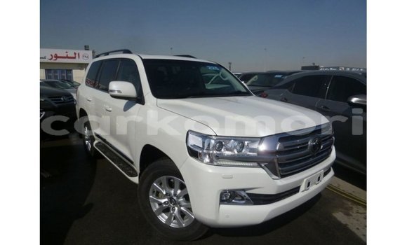 Buy Import Toyota Land Cruiser White Car in Import - Dubai in Great Comore Buy Import Toyota Land Cruiser White Car in Import - Dubai in Great Comore