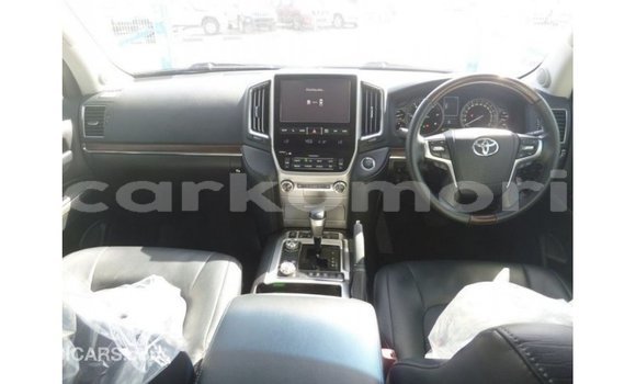 Buy Import Toyota Land Cruiser White Car in Import - Dubai in Great Comore Buy Import Toyota Land Cruiser White Car in Import - Dubai in Great Comore