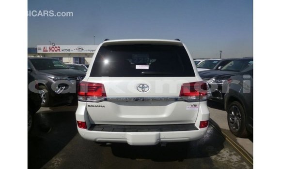 Buy Import Toyota Land Cruiser White Car in Import - Dubai in Great Comore Buy Import Toyota Land Cruiser White Car in Import - Dubai in Great Comore