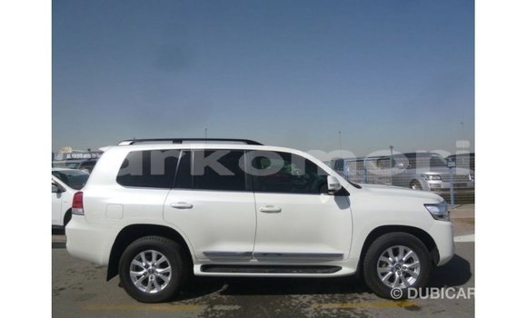 Buy Import Toyota Land Cruiser White Car in Import - Dubai in Great Comore Buy Import Toyota Land Cruiser White Car in Import - Dubai in Great Comore