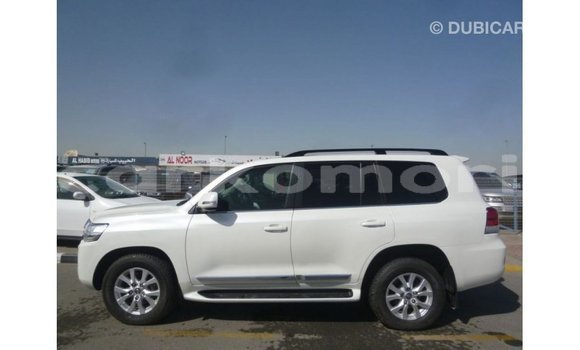 Buy Import Toyota Land Cruiser White Car in Import - Dubai in Great Comore Buy Import Toyota Land Cruiser White Car in Import - Dubai in Great Comore