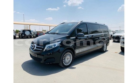 Buy Import Mercedes-Benz 250 Black Car in Import - Dubai in Great Comore Buy Import Mercedes-Benz 250 Black Car in Import - Dubai in Great Comore