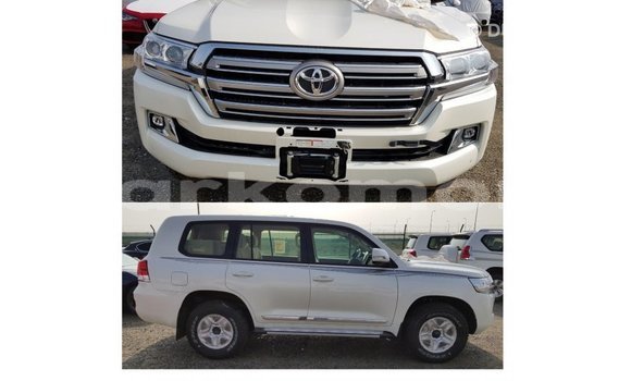 Acheter Import Voiture Toyota Land Cruiser Blanc à Import - Dubai, Grande Comore Acheter Import Voiture Toyota Land Cruiser Blanc à Import - Dubai, Grande Comore