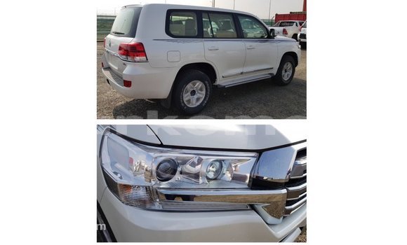 Acheter Import Voiture Toyota Land Cruiser Blanc à Import - Dubai, Grande Comore Acheter Import Voiture Toyota Land Cruiser Blanc à Import - Dubai, Grande Comore