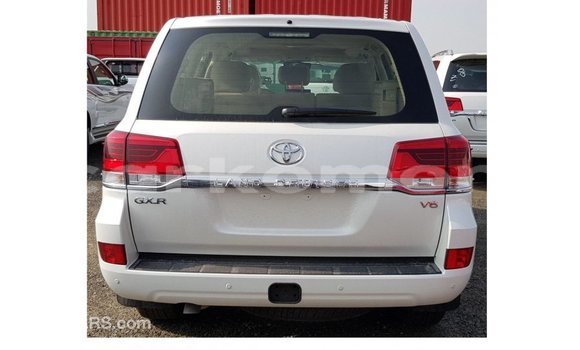 Acheter Import Voiture Toyota Land Cruiser Blanc à Import - Dubai, Grande Comore Acheter Import Voiture Toyota Land Cruiser Blanc à Import - Dubai, Grande Comore