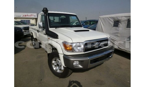 Acheter Import Voiture Toyota Land Cruiser Blanc à Import - Dubai, Grande Comore Acheter Import Voiture Toyota Land Cruiser Blanc à Import - Dubai, Grande Comore