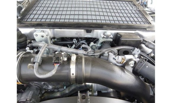 Acheter Import Voiture Toyota Land Cruiser Blanc à Import - Dubai, Grande Comore Acheter Import Voiture Toyota Land Cruiser Blanc à Import - Dubai, Grande Comore