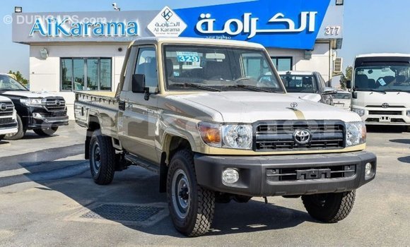 Acheter Import Voiture Toyota Land Cruiser Beige à Import - Dubai, Grande Comore Acheter Import Voiture Toyota Land Cruiser Beige à Import - Dubai, Grande Comore