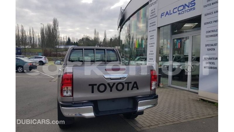 Big with watermark toyota hilux grande comore import dubai 2850