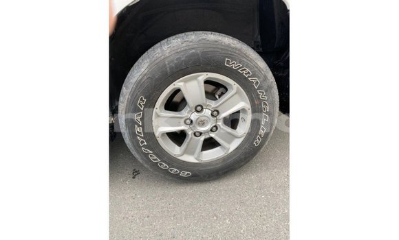 Acheter Import Voiture Toyota Sequoia Blanc à Import - Dubai, Grande Comore Acheter Import Voiture Toyota Sequoia Blanc à Import - Dubai, Grande Comore