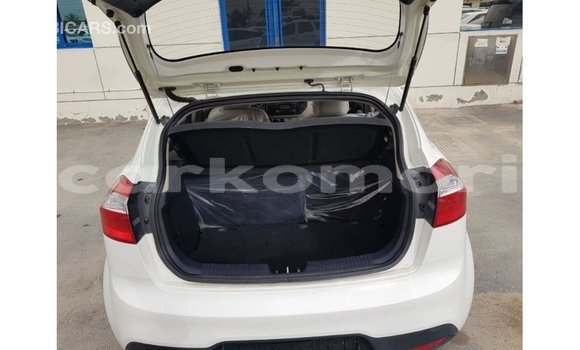 Acheter Import Voiture Kia Rio Blanc à Import - Dubai, Grande Comore Acheter Import Voiture Kia Rio Blanc à Import - Dubai, Grande Comore