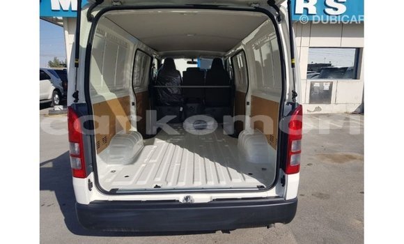 Acheter Import Voiture Toyota Hiace Blanc à Import - Dubai, Grande Comore Acheter Import Voiture Toyota Hiace Blanc à Import - Dubai, Grande Comore