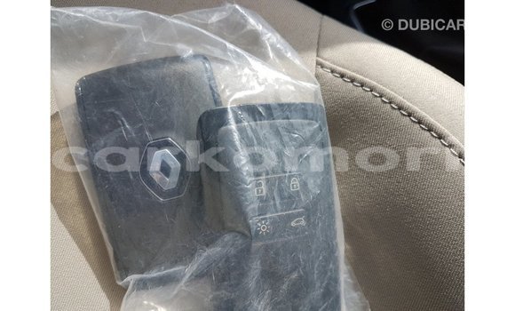 Buy Import Renault 19 Green Car in Import - Dubai in Great Comore Buy Import Renault 19 Green Car in Import - Dubai in Great Comore