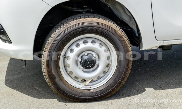 Acheter Import Voiture Toyota Hilux Blanc à Import - Dubai, Grande Comore Acheter Import Voiture Toyota Hilux Blanc à Import - Dubai, Grande Comore