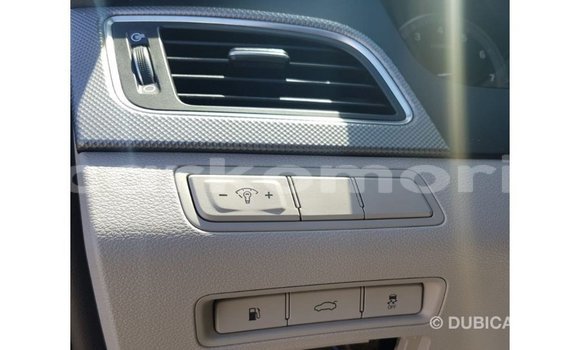 Acheter Import Voiture Hyundai Sonata Rouge à Import - Dubai, Grande Comore Acheter Import Voiture Hyundai Sonata Rouge à Import - Dubai, Grande Comore