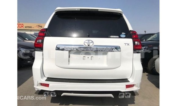 Acheter Import Voiture Toyota Prado Blanc à Import - Dubai, Grande Comore Acheter Import Voiture Toyota Prado Blanc à Import - Dubai, Grande Comore