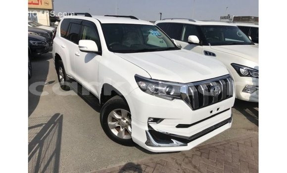 Acheter Import Voiture Toyota Prado Blanc à Import - Dubai, Grande Comore Acheter Import Voiture Toyota Prado Blanc à Import - Dubai, Grande Comore