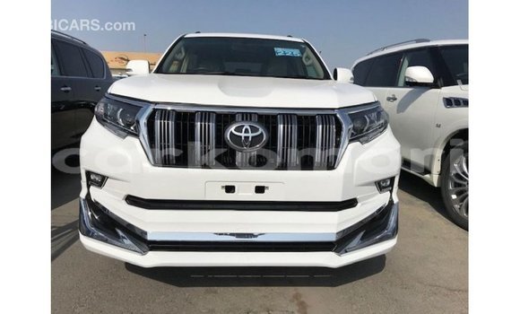 Acheter Import Voiture Toyota Prado Blanc à Import - Dubai, Grande Comore Acheter Import Voiture Toyota Prado Blanc à Import - Dubai, Grande Comore