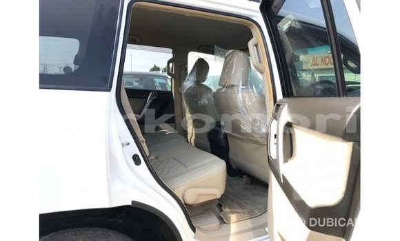 Acheter Import Voiture Toyota Prado Blanc à Import - Dubai, Grande Comore Acheter Import Voiture Toyota Prado Blanc à Import - Dubai, Grande Comore