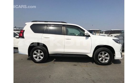 Acheter Import Voiture Toyota Prado Blanc à Import - Dubai, Grande Comore Acheter Import Voiture Toyota Prado Blanc à Import - Dubai, Grande Comore