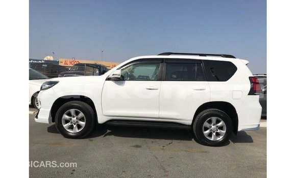 Acheter Import Voiture Toyota Prado Blanc à Import - Dubai, Grande Comore Acheter Import Voiture Toyota Prado Blanc à Import - Dubai, Grande Comore