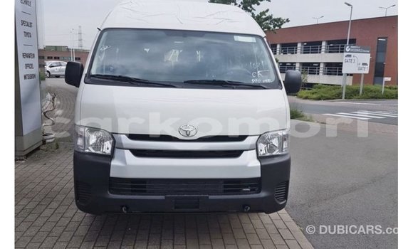 Acheter Import Voiture Toyota Hiace Blanc à Import - Dubai, Grande Comore Acheter Import Voiture Toyota Hiace Blanc à Import - Dubai, Grande Comore
