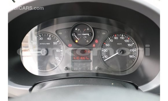 Acheter Import Voiture Peugeot Partner Blanc à Import - Dubai, Grande Comore