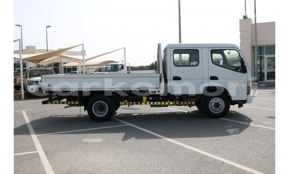 Acheter Import Voiture Mitsubishi Carisma Blanc à Import - Dubai, Grande Comore
