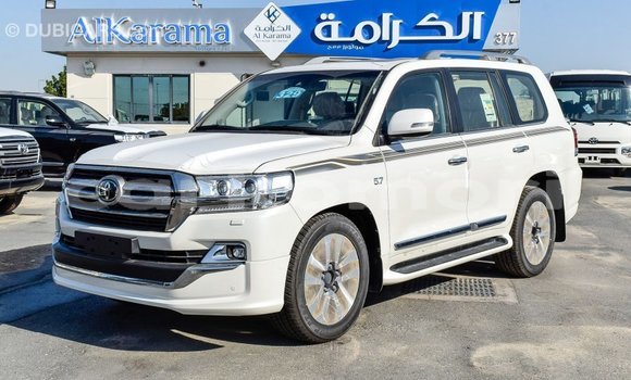Acheter Import Voiture Toyota Land Cruiser Blanc à Import - Dubai, Grande Comore Acheter Import Voiture Toyota Land Cruiser Blanc à Import - Dubai, Grande Comore
