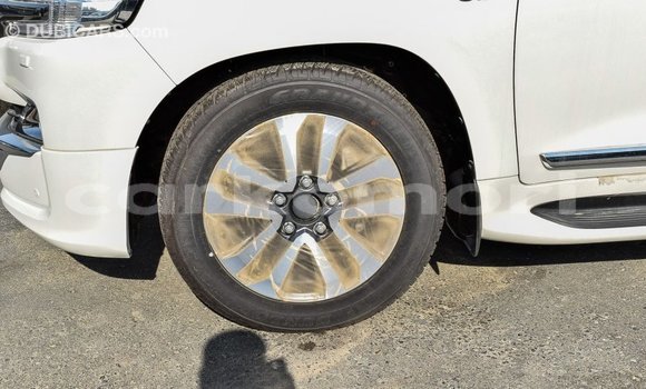 Acheter Import Voiture Toyota Land Cruiser Blanc à Import - Dubai, Grande Comore Acheter Import Voiture Toyota Land Cruiser Blanc à Import - Dubai, Grande Comore