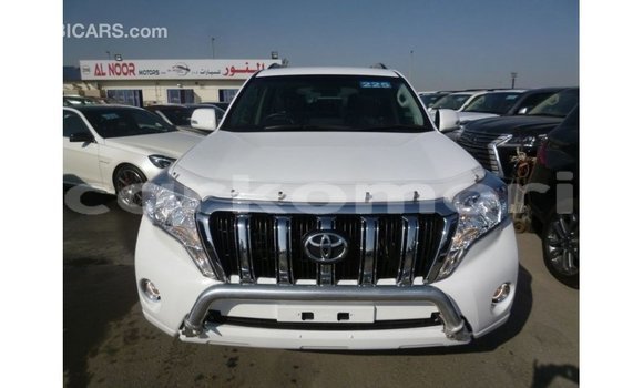Acheter Import Voiture Toyota Prado Blanc à Import - Dubai, Grande Comore Acheter Import Voiture Toyota Prado Blanc à Import - Dubai, Grande Comore