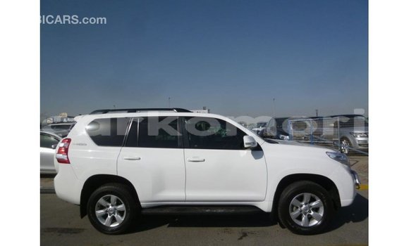 Acheter Import Voiture Toyota Prado Blanc à Import - Dubai, Grande Comore Acheter Import Voiture Toyota Prado Blanc à Import - Dubai, Grande Comore