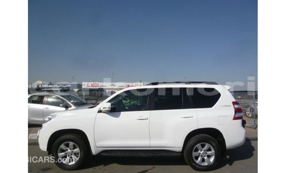 Acheter Import Voiture Toyota Prado Blanc à Import - Dubai, Grande Comore Acheter Import Voiture Toyota Prado Blanc à Import - Dubai, Grande Comore