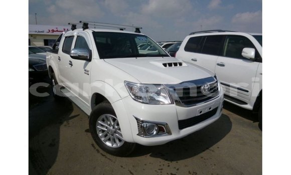 Acheter Import Voiture Toyota Hilux Blanc à Import - Dubai, Grande Comore Acheter Import Voiture Toyota Hilux Blanc à Import - Dubai, Grande Comore