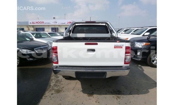 Acheter Import Voiture Toyota Hilux Blanc à Import - Dubai, Grande Comore Acheter Import Voiture Toyota Hilux Blanc à Import - Dubai, Grande Comore