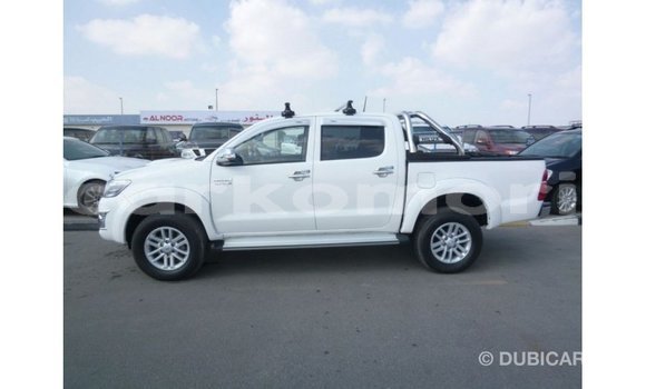 Acheter Import Voiture Toyota Hilux Blanc à Import - Dubai, Grande Comore Acheter Import Voiture Toyota Hilux Blanc à Import - Dubai, Grande Comore